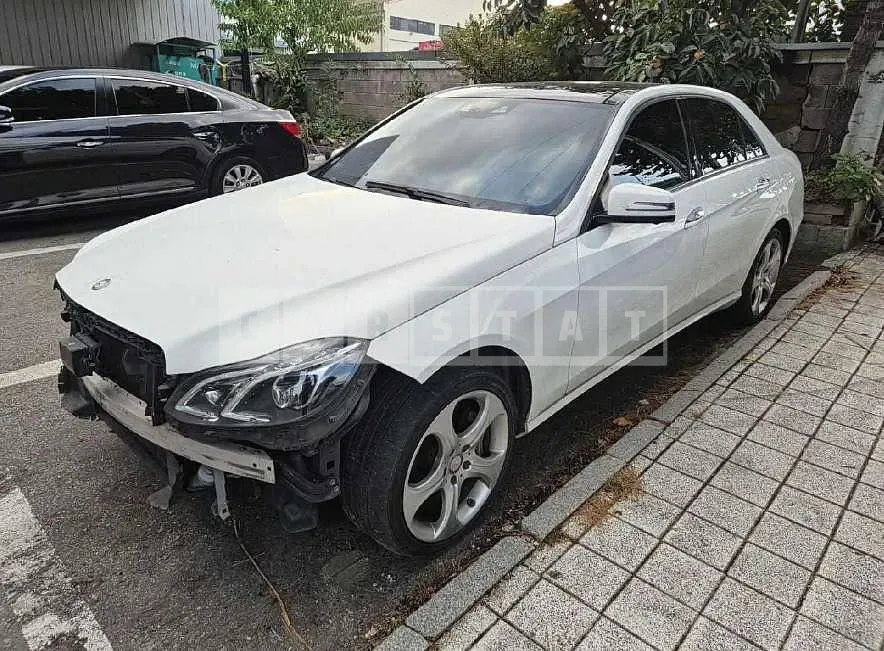 Photo 2 of 39: 2016 Mercedes-Benz E400 4Matic, VIN WDDHF6HB8GB238827 — Korean insurance auction