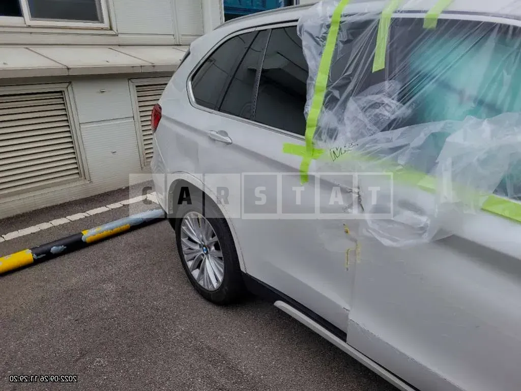 Photo 2 of 9: 2016 BMW X5 xDrive 30d, VIN WBAKS4108G0H74418 — Korean insurance auction