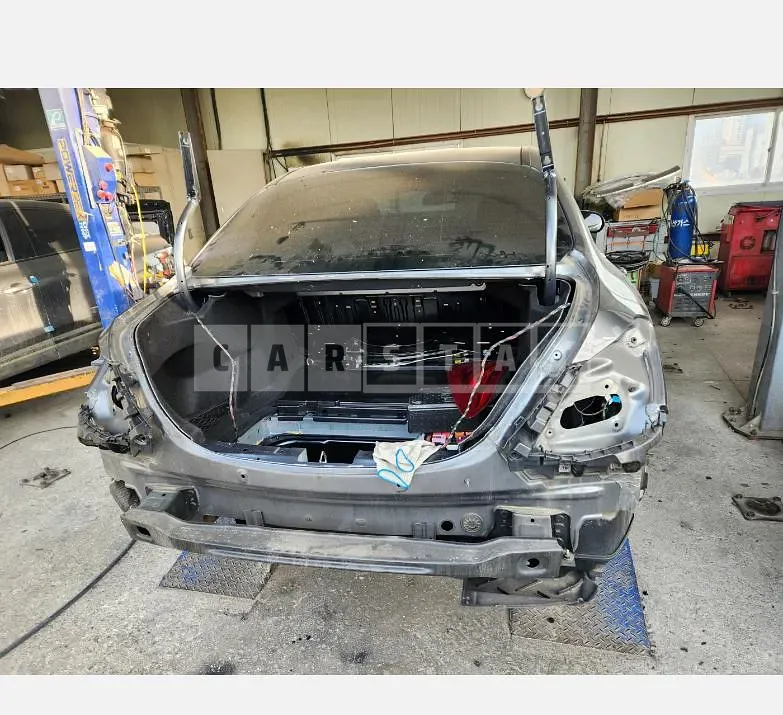 Photo 2 of 10: 2018 Mercedes-Benz C200 d — Korean insurance auction