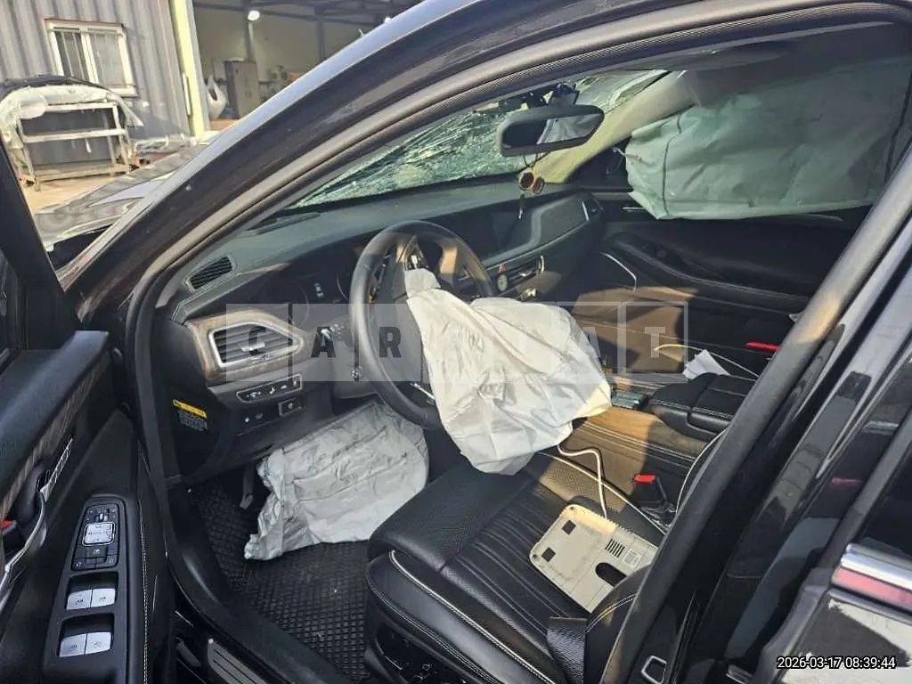 Photo 2 of 15: 2019 Genesis G90 — Korean insurance auction