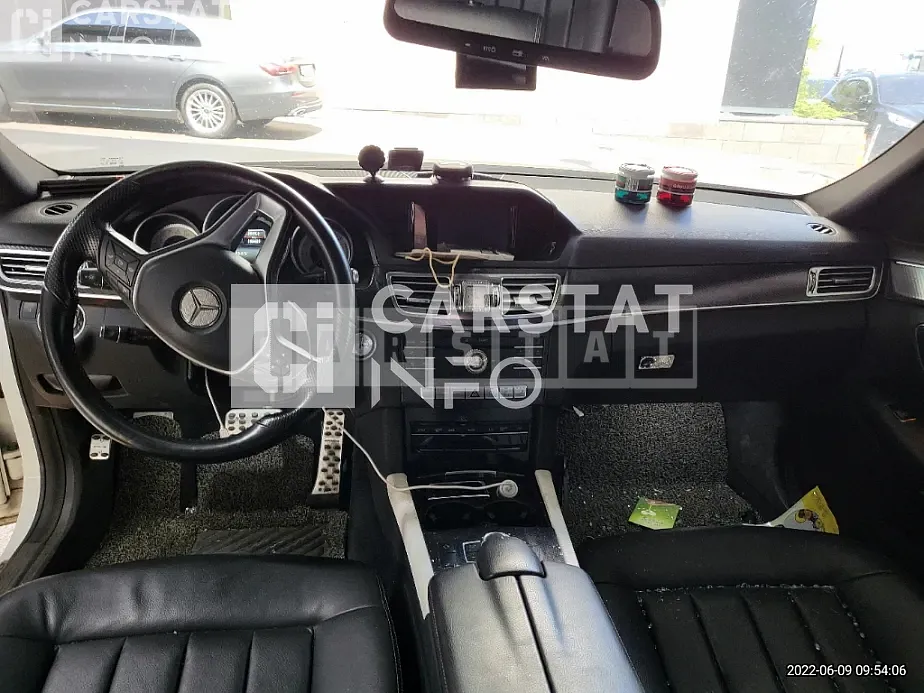 Photo 2 of 26: 2015 Mercedes-Benz E220 BlueTec, VIN WDDHF0AB1GB237778 — Korean insurance auction