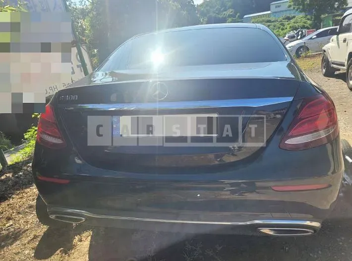 Photo 2 of 8: 2017 Mercedes-Benz E220 d, VIN WDDZF0EB3HA100752 — Korean insurance auction