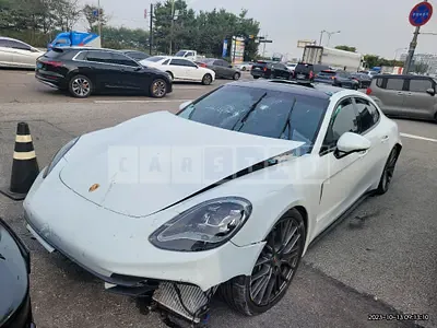 2023 Porsche Panamera 4