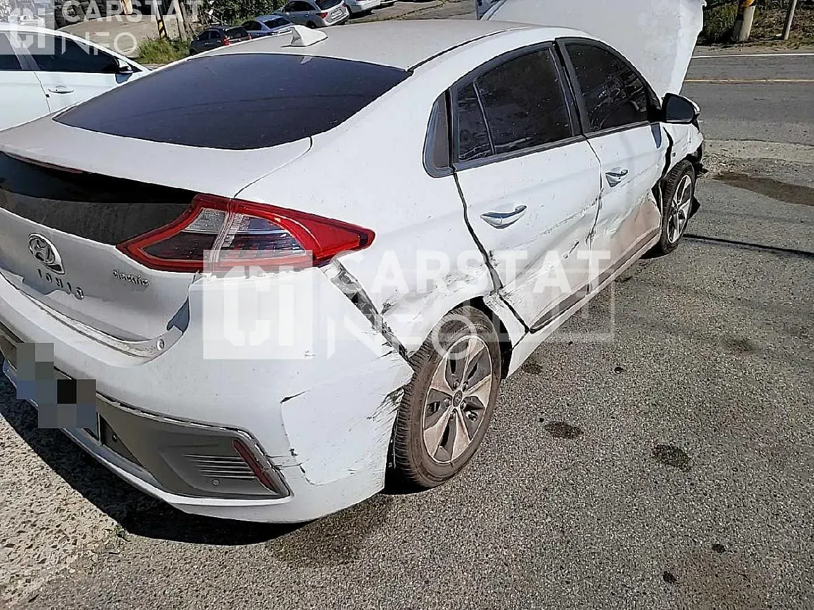 Photo 2 of 10: 2018 Hyundai Ionic Electric, VIN KMHC051HFJU028125 — Korean insurance auction