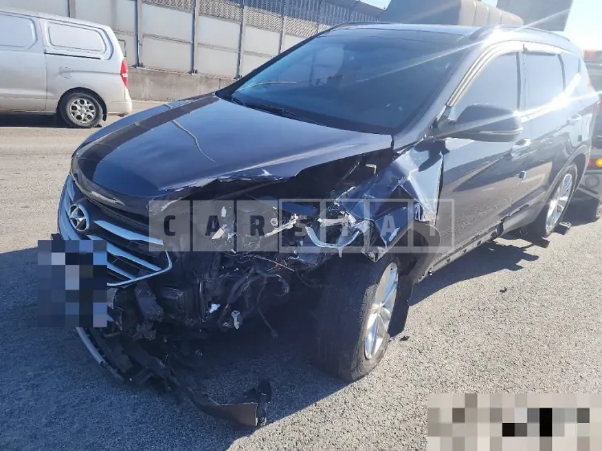 Photo 2 of 4: 2017 Hyundai Santa Fe DM — Korean insurance auction