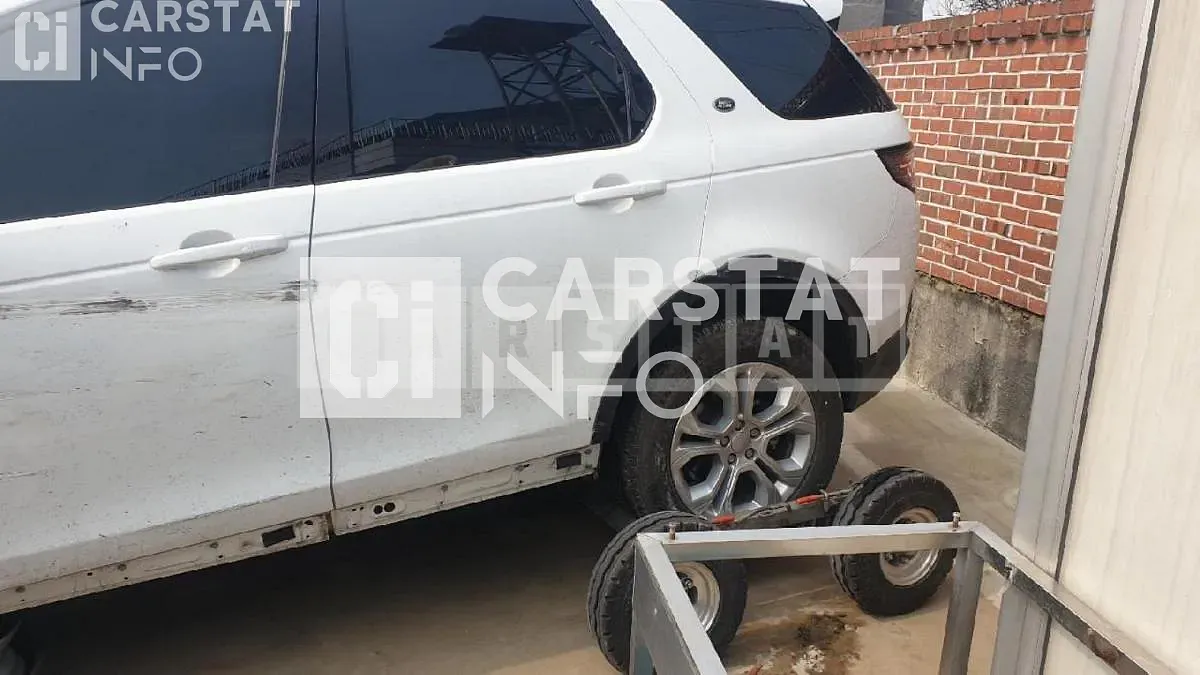 Photo 2 of 12: 2020 Land Rover Discovery Sports D150, VIN SALCA2BN6LH851457 — Korean insurance auction