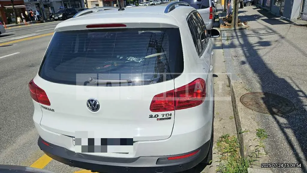 Photo 2 of 9: 2016 Volkswagen Tiguan 2.0 TDI BMT — Korean insurance auction