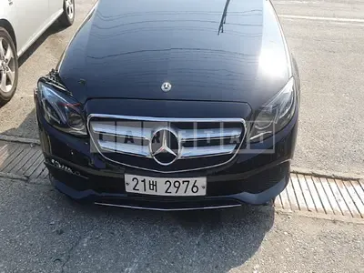 Photo 1 of 13: 2019 Mercedes-Benz E 300 4Matic, VIN WDDZF4KBXKA540325 — Korean insurance auction