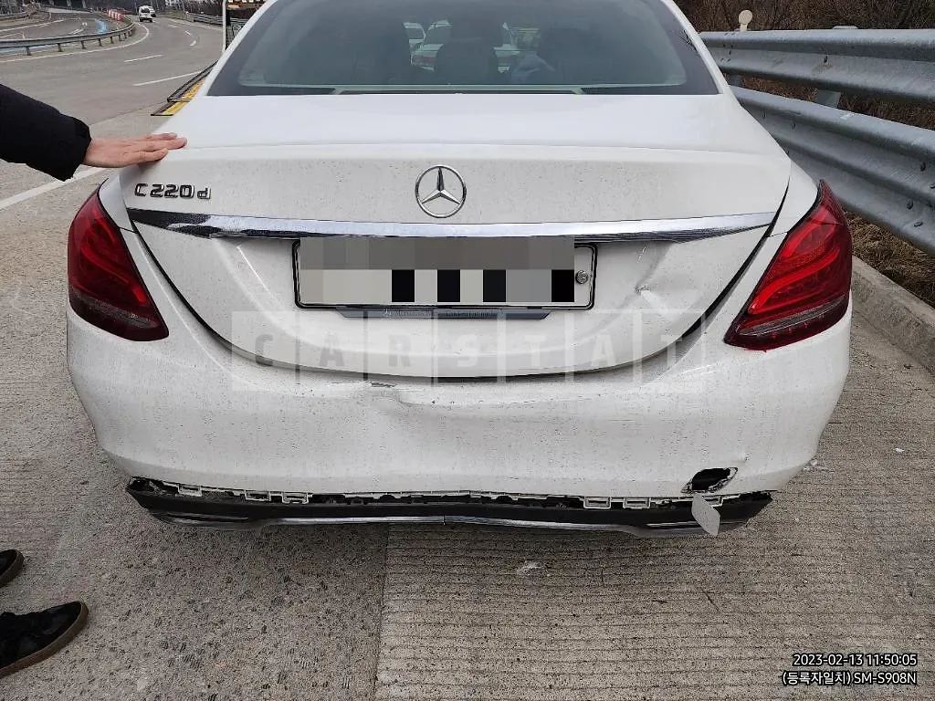Photo 2 of 62: 2016 Mercedes-Benz C220 d, VIN WDDWF0EB2GR168236 — Korean insurance auction