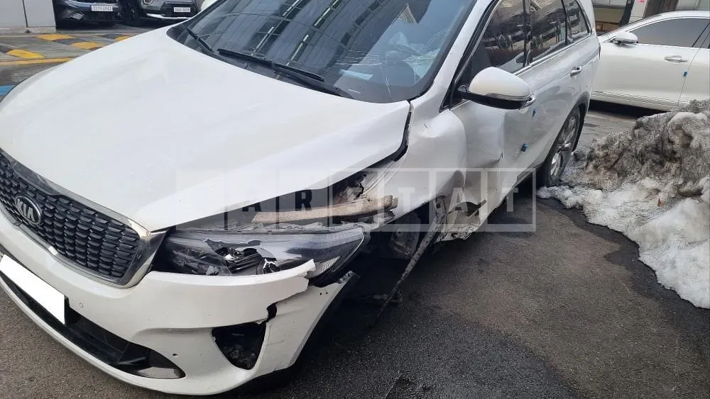 Photo 2 of 9: 2018 Kia Sorento /Sorrento, VIN KNAPH81BDKA521233 — Korean insurance auction