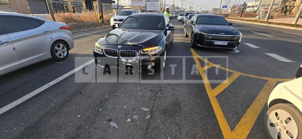 Photo 2 of 6: 2016 BMW 528i xDrive, VIN WBA5A7106GG298224 — Korean insurance auction