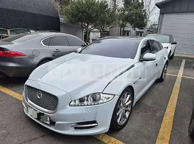 Photo 1 of 8: 2015 Jaguar XJ 3.0d — Korean insurance auction