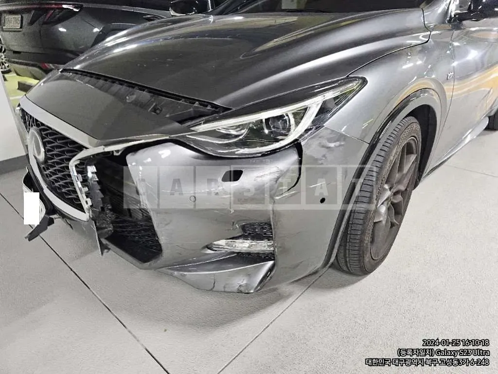 Photo 2 of 20: 2017 Infiniti Q30, VIN SJKCH53E5HA052494 — Korean insurance auction