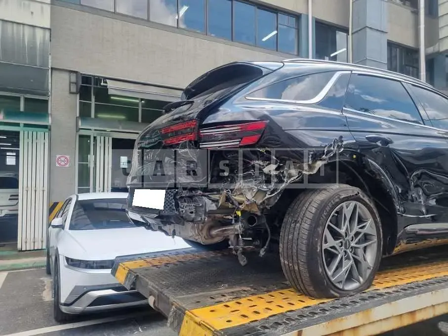 Photo 2 of 11: 2024 Genesis GV70, VIN KMTMA81BDRU171631 — Korean insurance auction