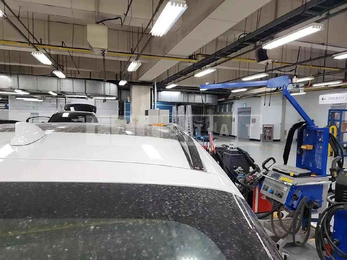 Photo 2 of 17: 2022 Genesis GV60 Electric — Korean insurance auction