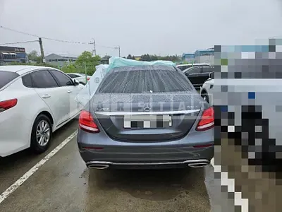 Photo 1 of 15: 2019 Mercedes-Benz E300 4Matic — Korean insurance auction