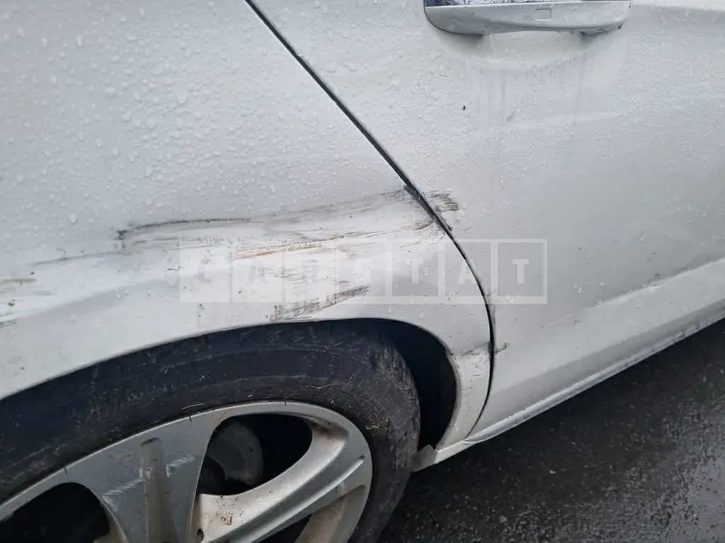 Photo 2 of 31: 2018 Mercedes-Benz E220d, VIN WDDZF0EB2JA428329 — Korean insurance auction
