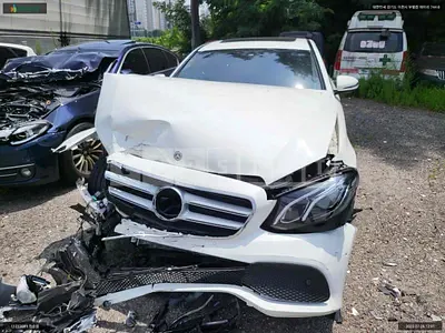 Photo 1 of 24: 2018 Mercedes-Benz E300, VIN WDDZF4JB0KA548547 — Korean insurance auction