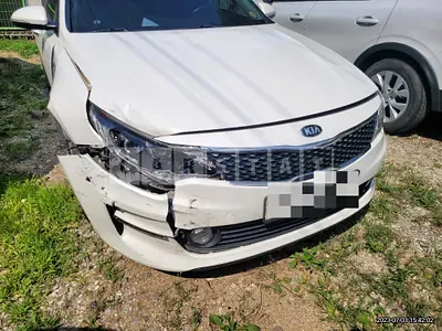 Photo 1 of 40: 2015 Kia K5 2.0, VIN KNAGX411BGA048700 — Korean insurance auction
