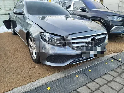 Photo 1 of 36: 2017 Mercedes-Benz E220d, VIN WDDZF0EB3HA141107 — Korean insurance auction