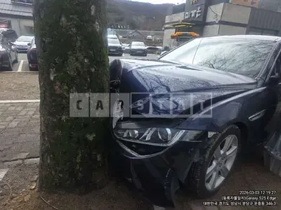 Photo 1 of 7: 2016 Jaguar XE 2.0d — Korean insurance auction