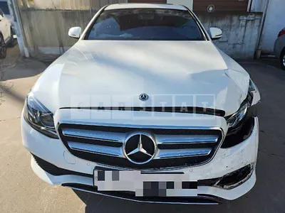 Photo 1 of 28: 2018 Mercedes-Benz E220 d — Korean insurance auction