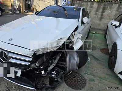 Photo 1 of 30: 2019 Mercedes-Benz E350 4Matic — Korean insurance auction