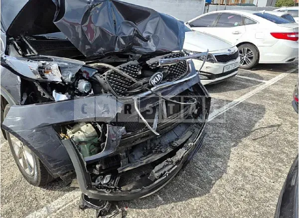 Photo 2 of 16: 2017 Kia Sorento — Korean insurance auction