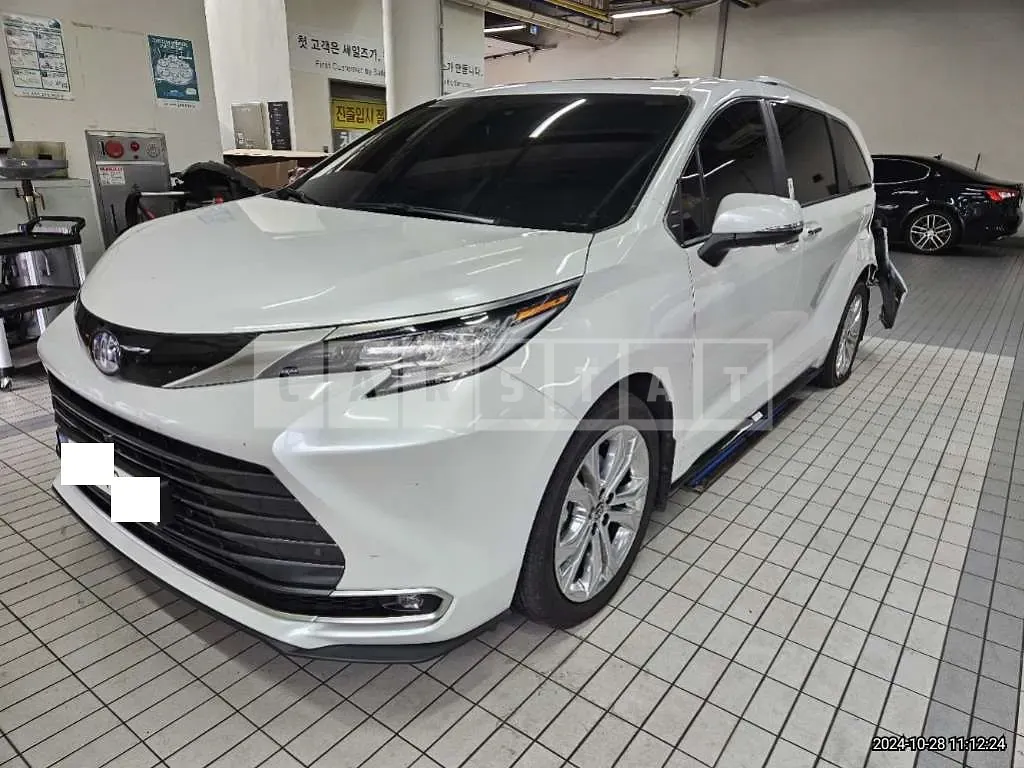Photo 2 of 21: 2023 Toyota Sienna Hybrid 2WD, VIN 5TDGRKEC8PS166616 — Korean insurance auction
