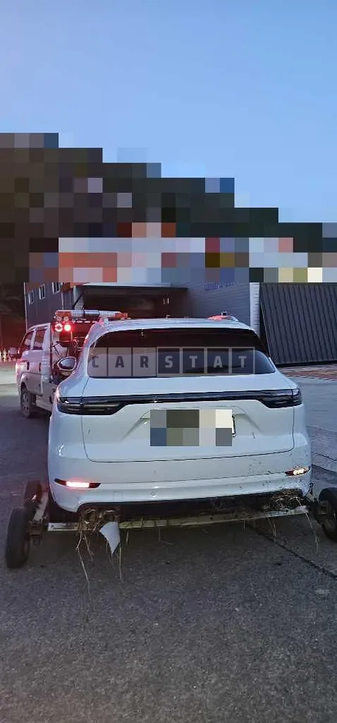 Photo 2 of 17: 2020 Porsche Cayenne Turbo — Korean insurance auction