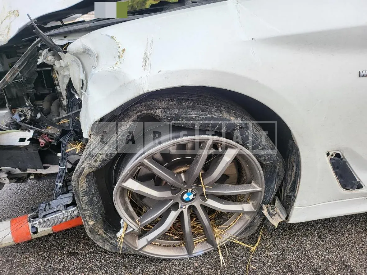 Photo 2 of 12: 2018 BMW 520d xDrive, VIN WBAJC5107JG861883 — Korean insurance auction