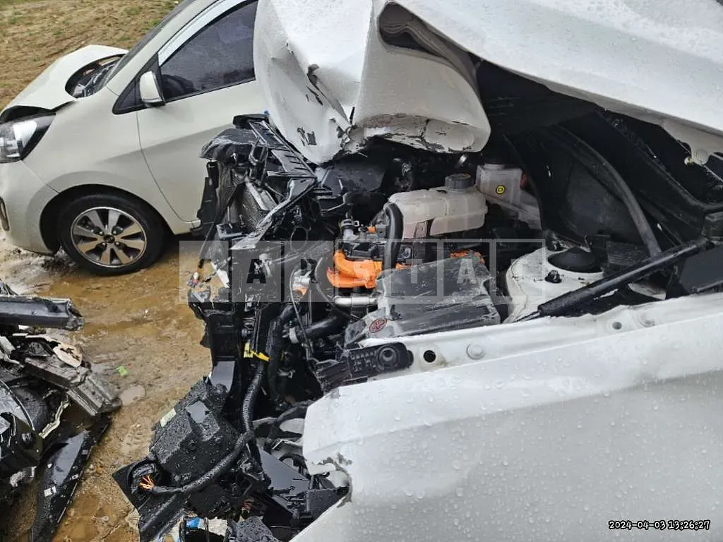 Photo 2 of 17: 2021 Kia Sorento, VIN KNARH81GDMA023771 — Korean insurance auction