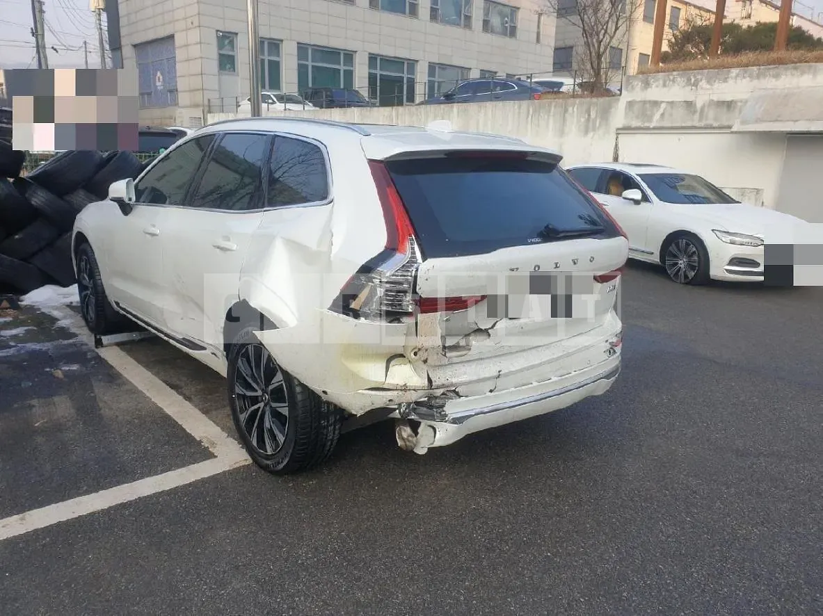 Photo 2 of 18: 2023 Volvo XC60B5 AWD — Korean insurance auction