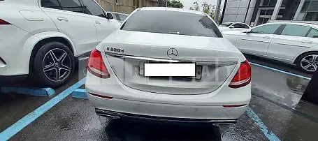 Photo 2 of 29: 2017 Mercedes-Benz E220 d, VIN WDDZF0EB8HA189380 — Korean insurance auction