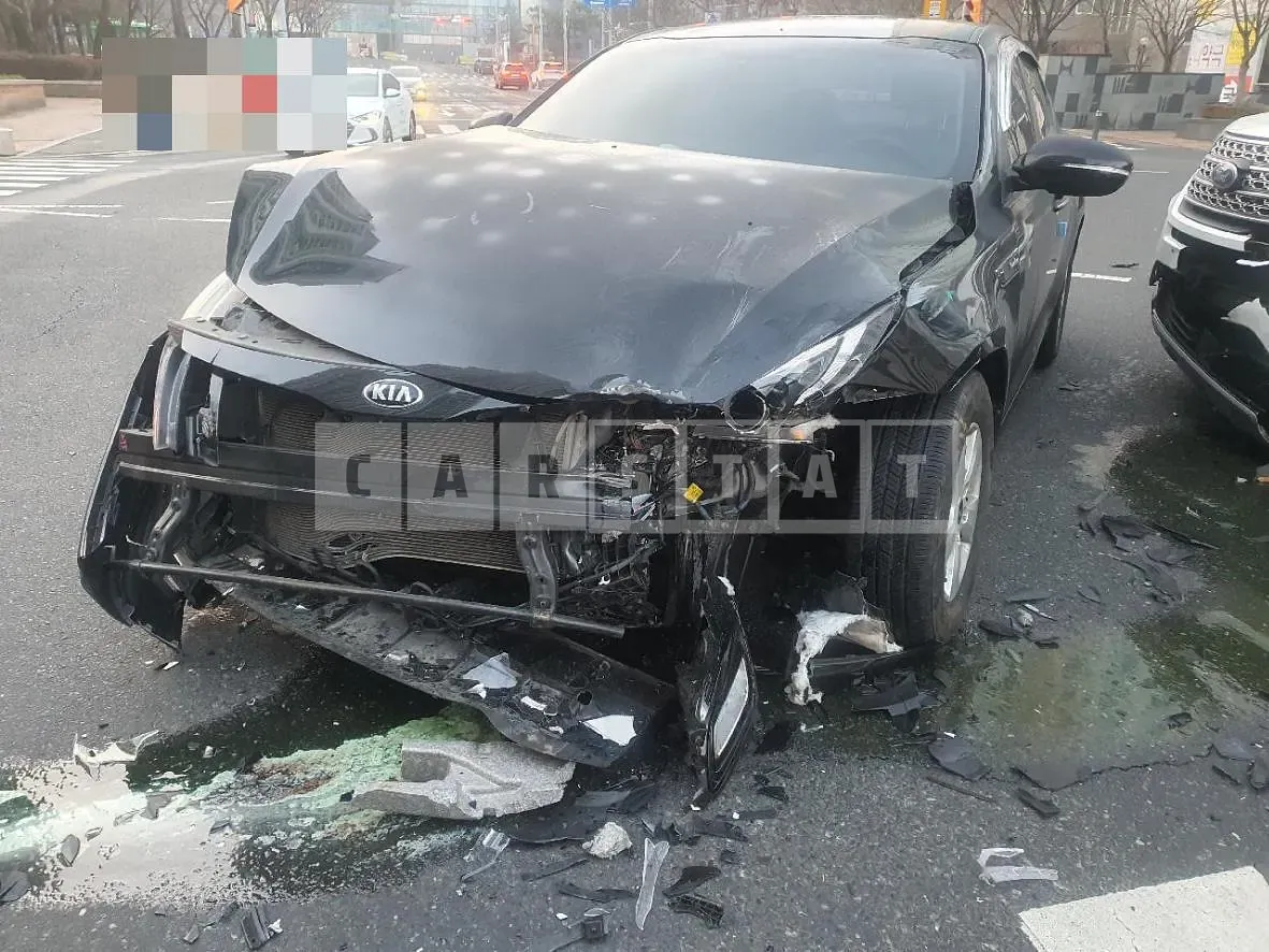 Photo 2 of 4: 2015 Kia K5 LPG, VIN KNAGN418BFA632130 — Korean insurance auction