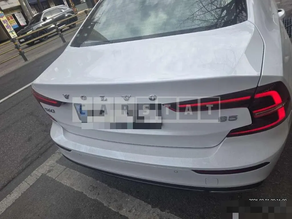 Photo 2 of 14: 2021 Volvo S60B5 — Korean insurance auction