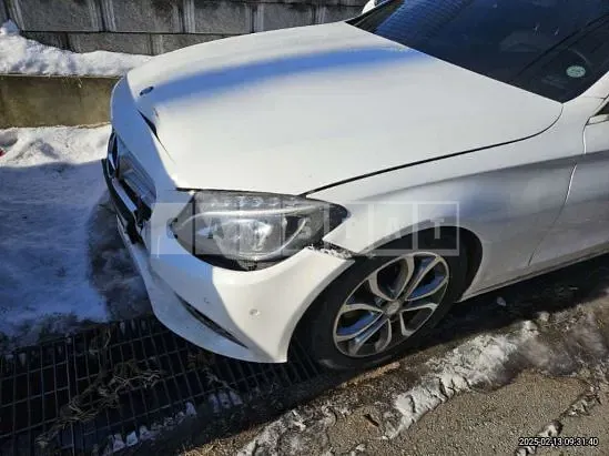Photo 2 of 18: 2017 Mercedes-Benz C 220d — Korean insurance auction