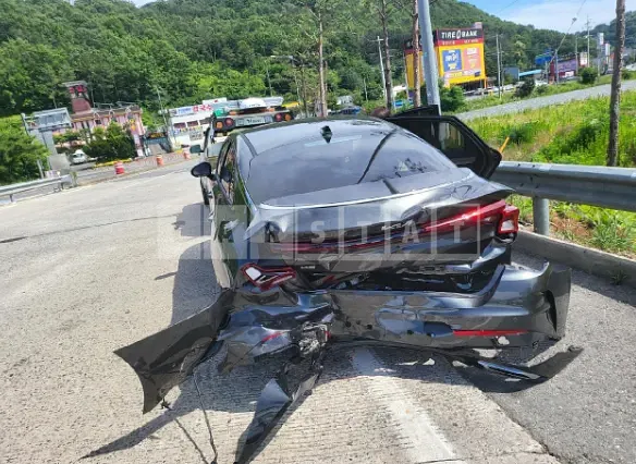 Photo 2 of 20: 2023 Kia K5, VIN KNAG541ABPA235404 — Korean insurance auction