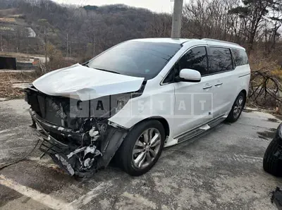 Photo 1 of 5: 2016 Kia Carnivals — Korean insurance auction