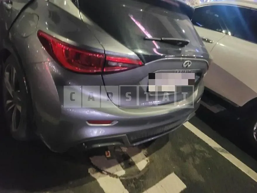 Photo 2 of 10: 2017 Infiniti Q30 — Korean insurance auction