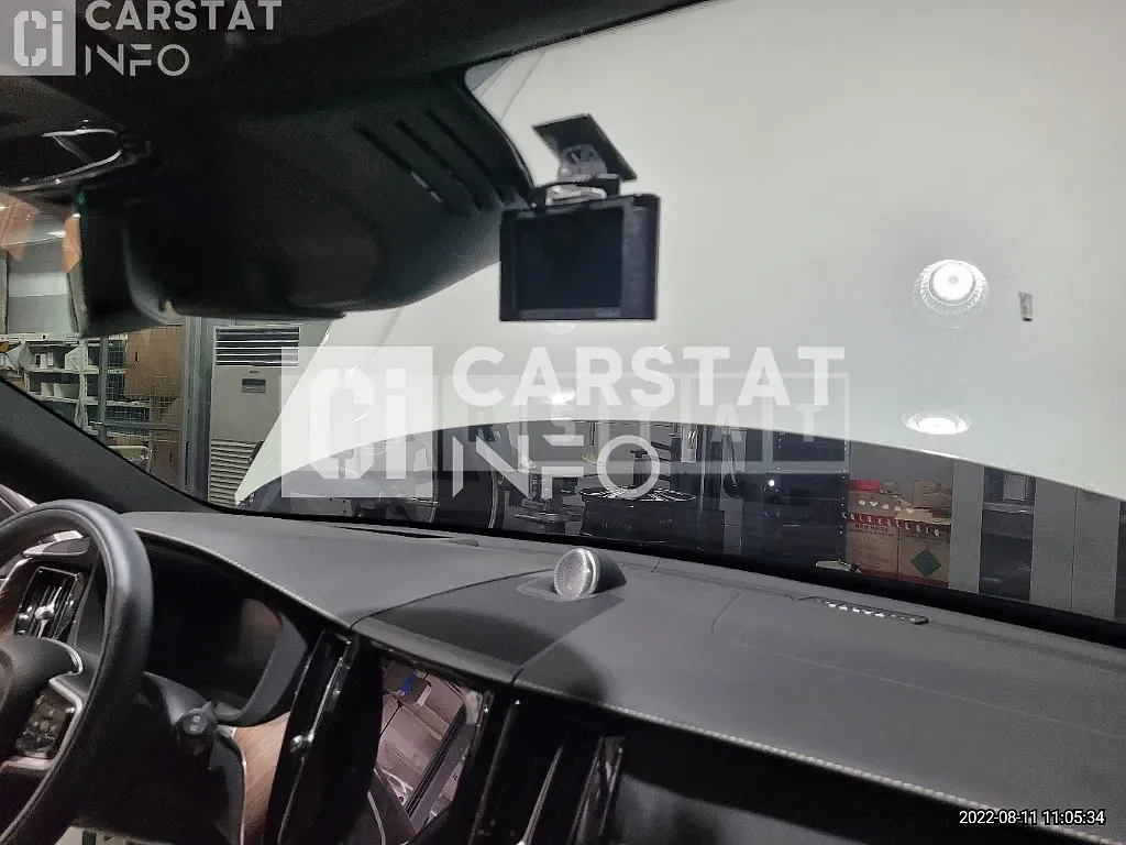 Photo 2 of 11: 2021 Volvo XC60 B5 AWD, VIN YV1UZL12CM1847089 — Korean insurance auction