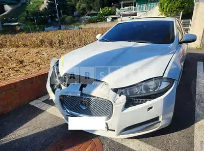 Photo 1 of 8: 2015 Jaguar XF 2.0 Gtdi — Korean insurance auction