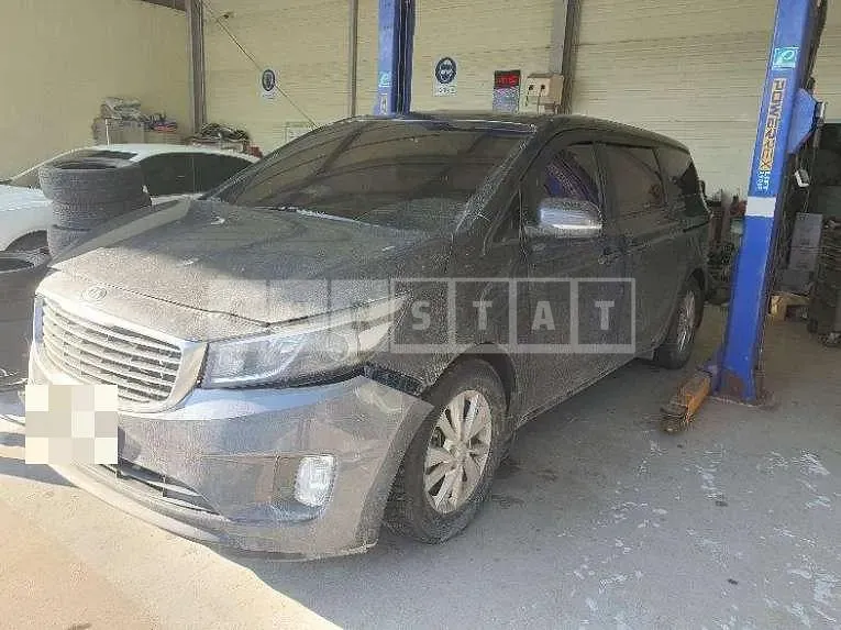 Photo 2 of 12: 2015 Kia Carnivals — Korean insurance auction