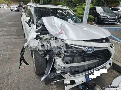Photo 1 of 15: 2023 Toyota Harrier Hybrid — Korean insurance auction