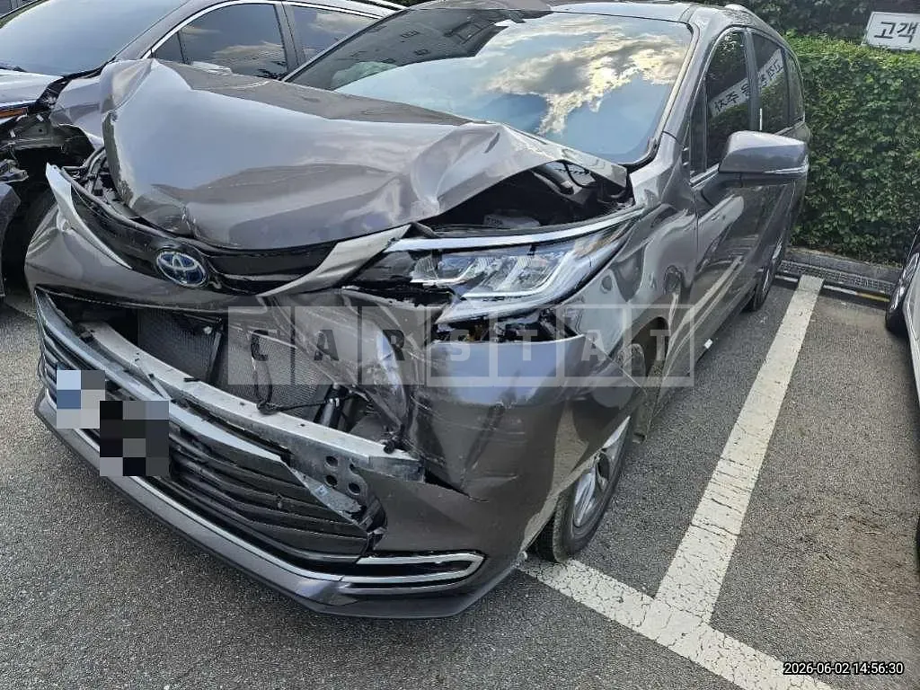 Photo 2 of 10: 2024 Toyota Siena Hybrid AWD — Korean insurance auction