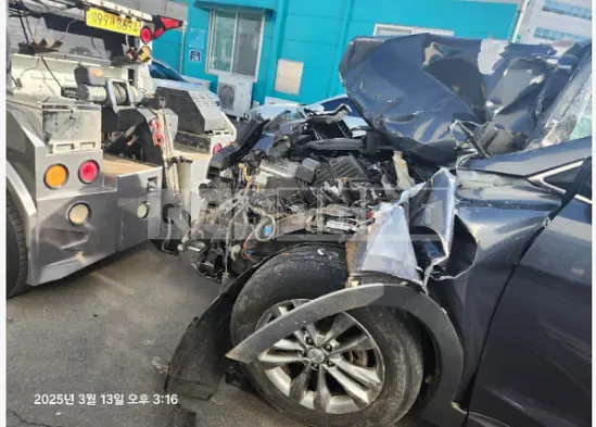 Photo 2 of 7: 2016 Hyundai Santa Fe — Korean insurance auction