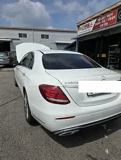 Photo 1 of 28: 2019 Mercedes-Benz E220d 4Matic — Korean insurance auction