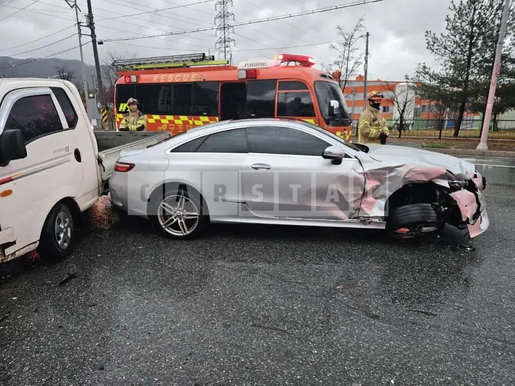 Photo 2 of 4: 2019 Mercedes-Benz E220d Coupe, VIN WDD1J1EB3KF072625 — Korean insurance auction