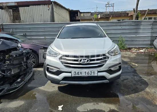 Photo 2 of 47: 2018 Hyundai Santa Fe — Korean insurance auction