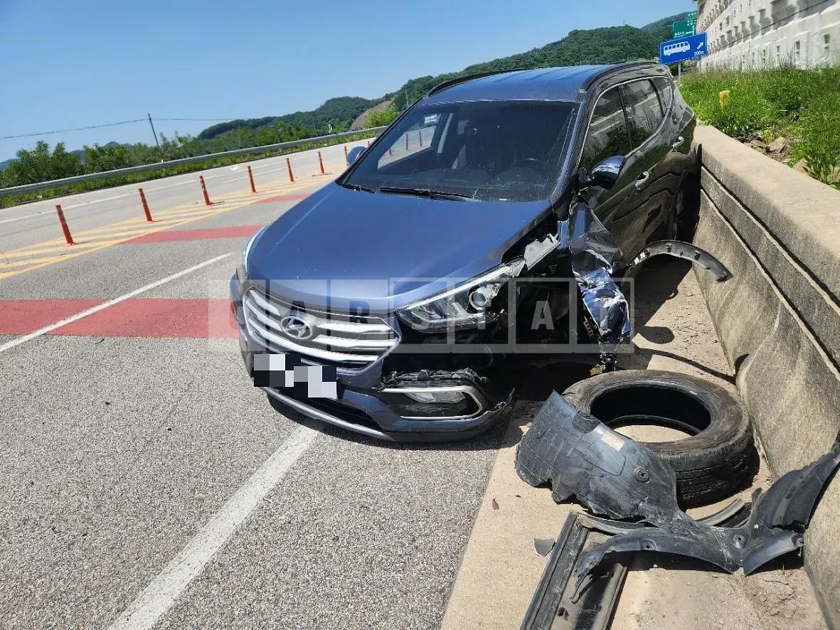 Photo 2 of 5: 2017 Hyundai Santa Fe DM 4WD — Korean insurance auction
